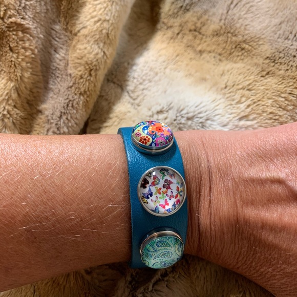 Snap Bracelet with 5 snaps - Picture 4 of 5